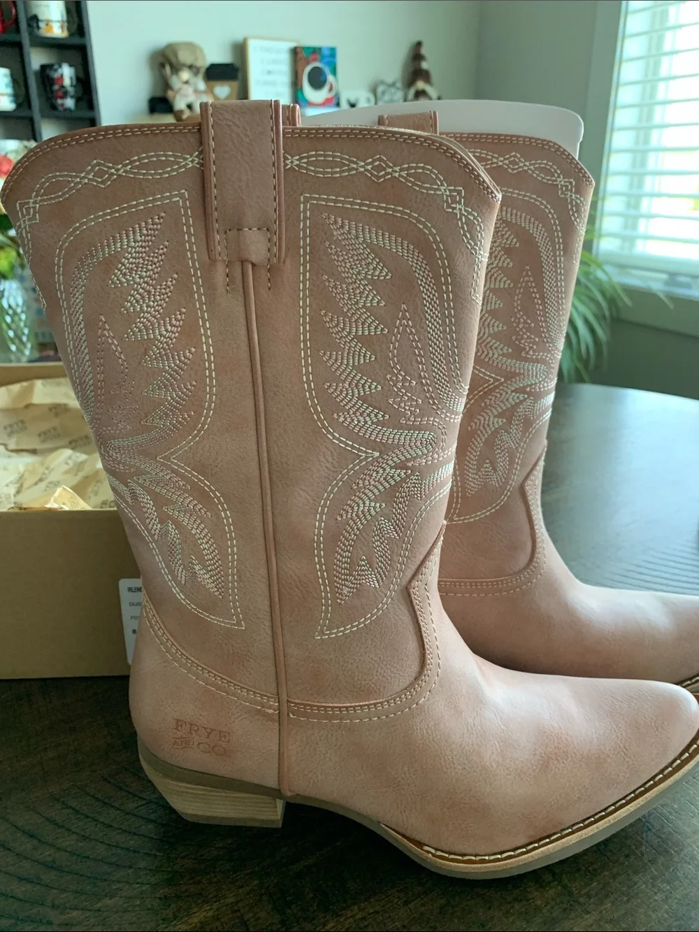 FRYE AND CO. Irlene Short Deco Stitch Dusty PinkLeather Western Ankle Boots